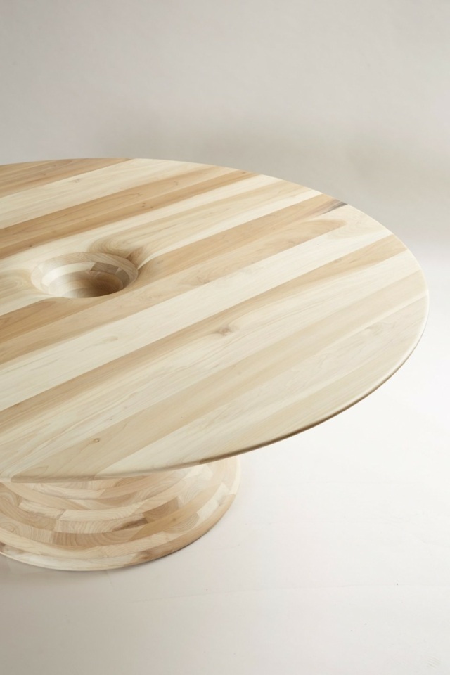 Mesa de jacarandá folheada em madeira real com textura atraente
