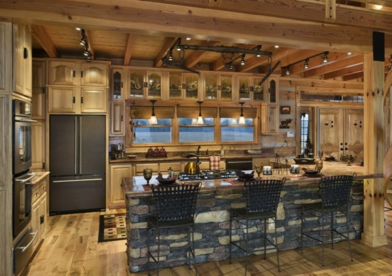 cozinha rústica estilo moderno balcão de cozinha preto geladeira com viga de madeira