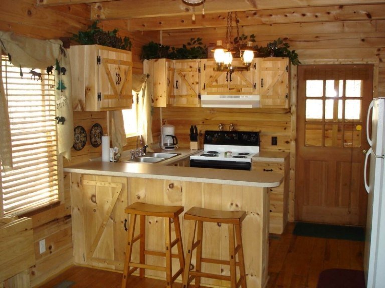cozinha rústica de madeira bruta leve banquinho de bar