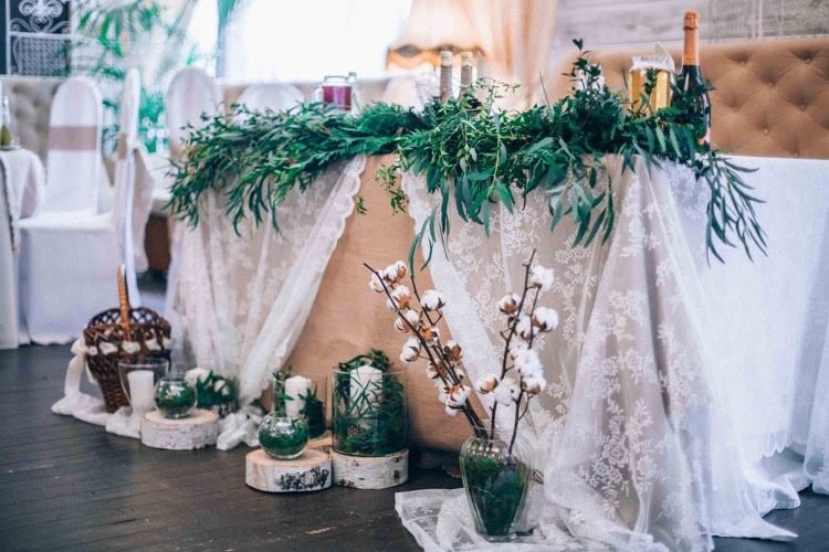 decoração de mesa-rústico-casamento-bétula-madeira-discos-verde-algodão-ramos