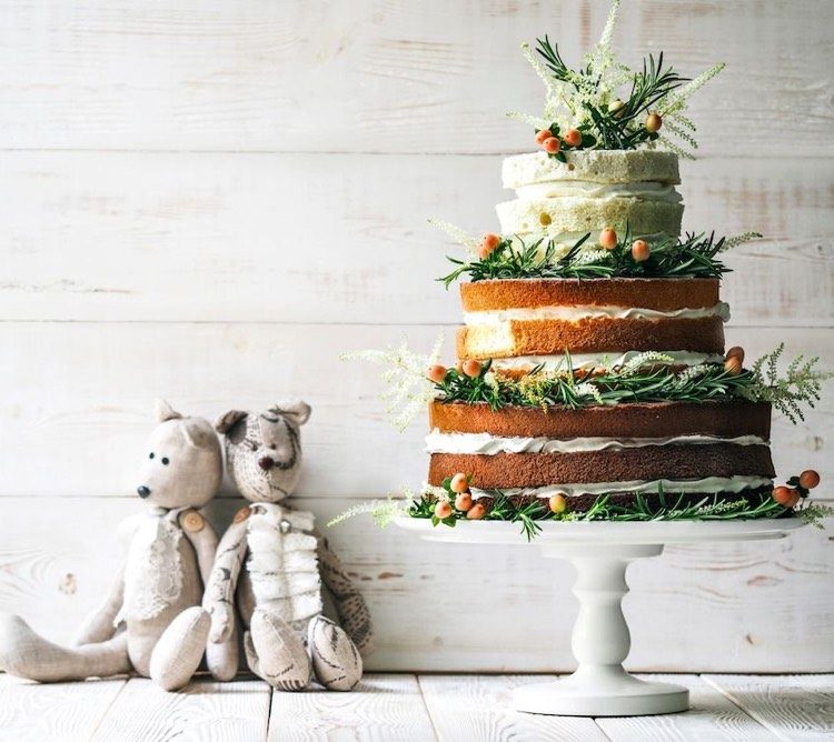 mesa-decoração-rústica-bolo de casamento-simples-design-creme-decoração