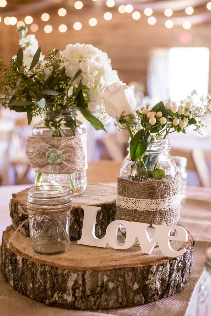 decoração de mesa-rústico-casamento-aniversário-madeira-discos-juta-copos-flores