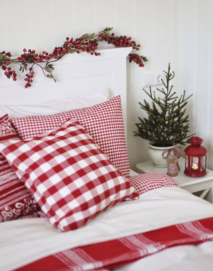 Gingham check in vermelho e branco decoração de Natal clássica rústica no quarto