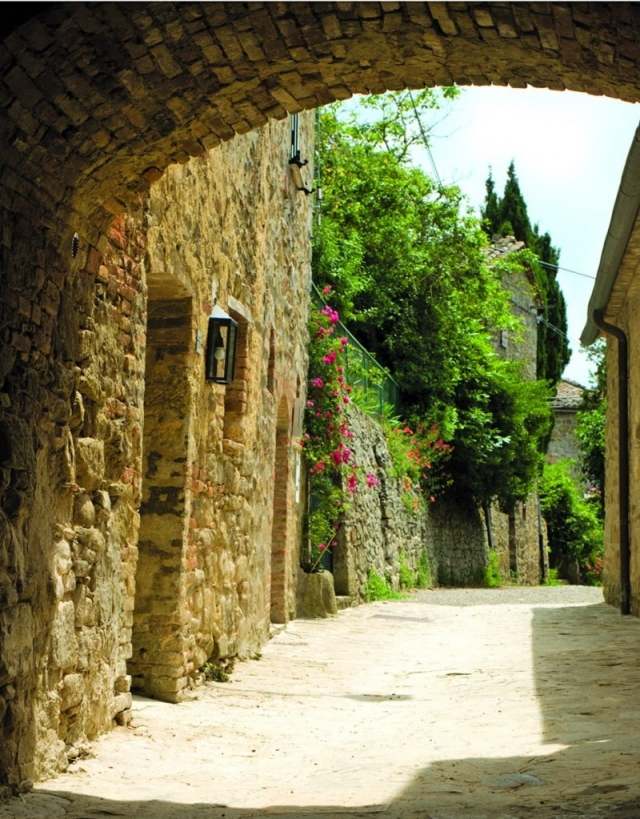 Hotel restaurado com casas medievais patrimônio cultural Monteverdi Castiglioncello-del-Trinoro