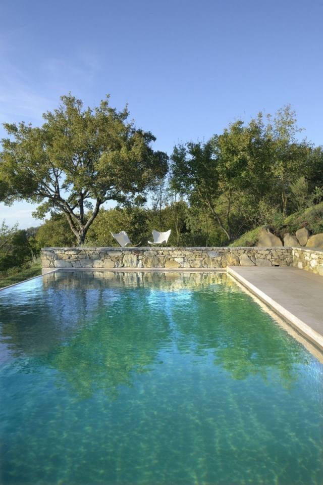 Casa medieval restaurada na Itália, Toscana-Monteverdi, área da piscina do hotel