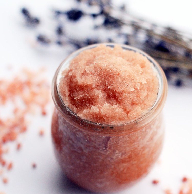 Faça sua própria mistura de peeling de sal com sal rosa himalaia