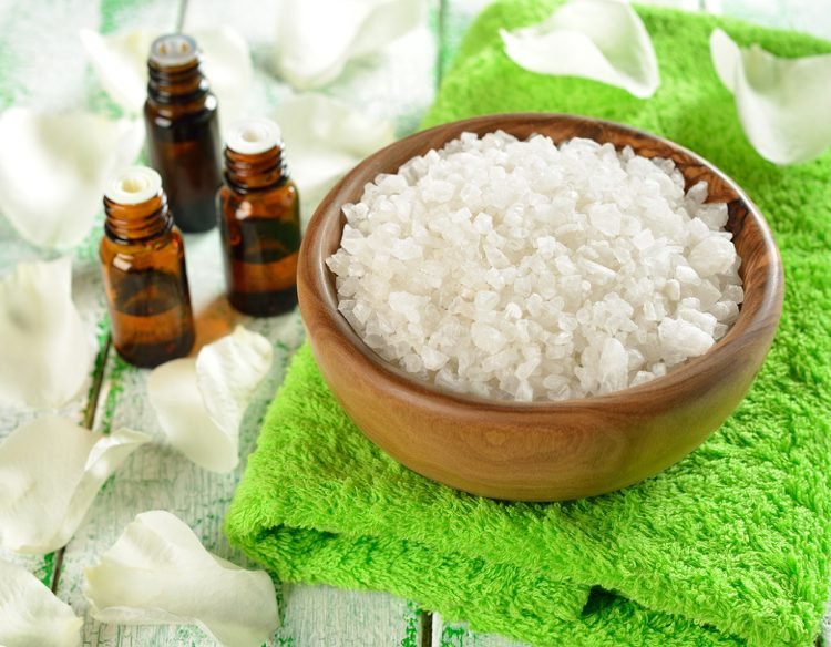 Faça sua casca de sal com óleos essenciais de sal marinho