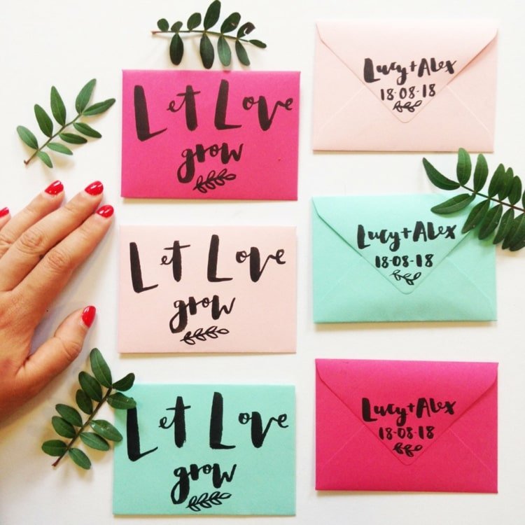 Projete envelopes acabados e use-os como sacos de sementes