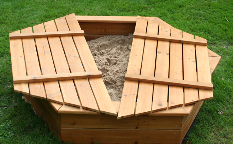 Idéia de construir-você-mesmo-caixa de areia-formato-hexágono-tampa-madeira-tábuas