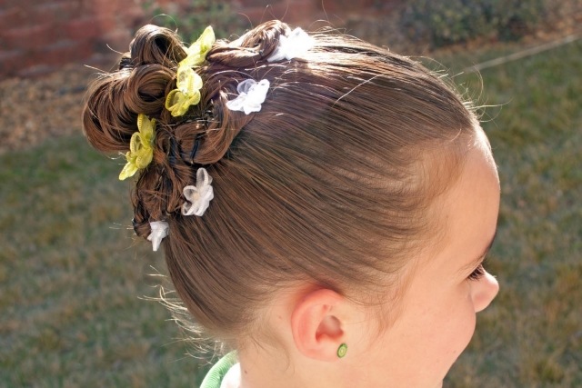 menina-flor-cabelo-decoração-nó