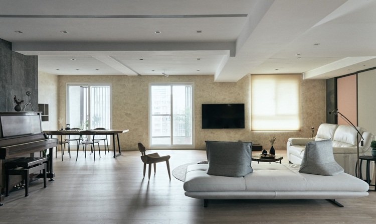 Os sistemas de portas deslizantes de madeira tornam as salas de estar modernas