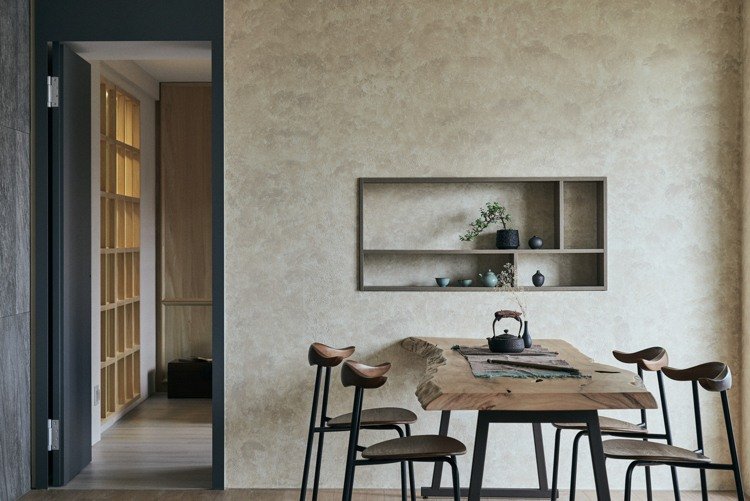 Configure a sala de jantar de forma minimalista. Estética zen