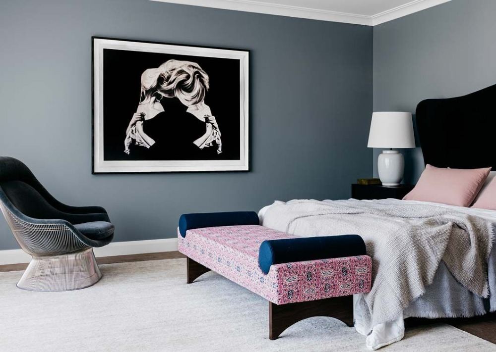 para móveis elegantes do piso escuro do quarto, qual cor de parede escolher