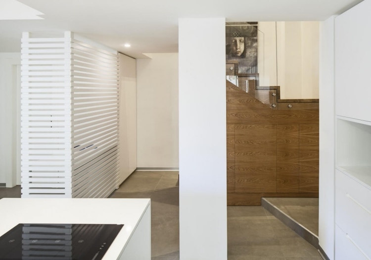 interior-escadas-madeira-vidro-design-minimalista-apartamento-loft