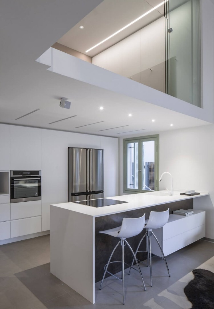 cozinha-aberto-branco-minimalista-design-loft-apartamento-vidro