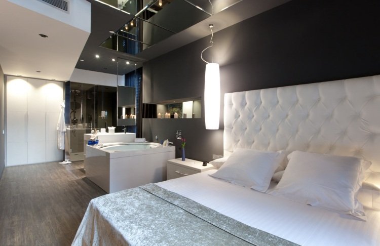 Quarto com banheira de hidromassagem -black-white-lighting-room-modern-mansard
