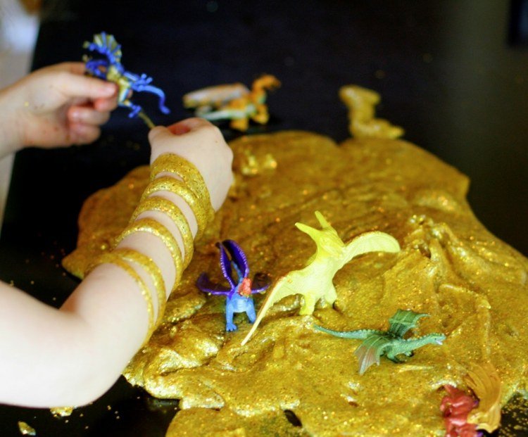 ouro-glitter-dinosaur-child-slime-games