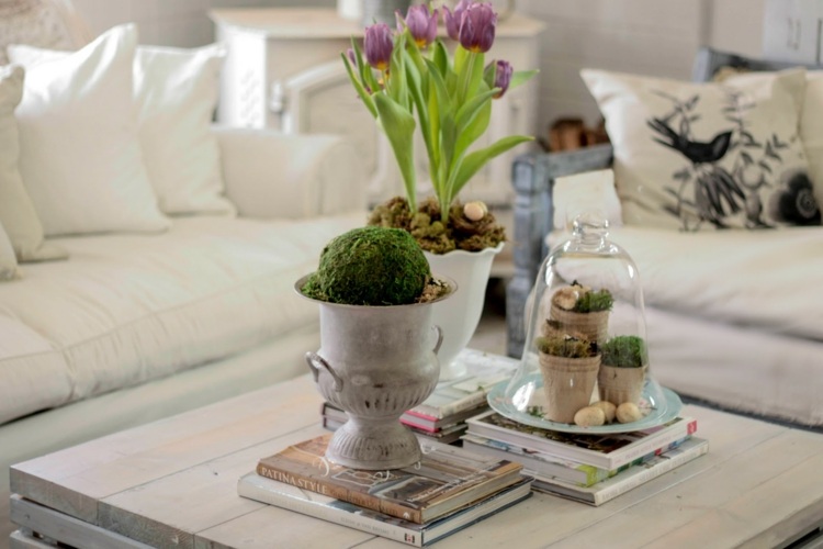 decoração para mesa de café de páscoa-decorating-tulips-moss-bell jar