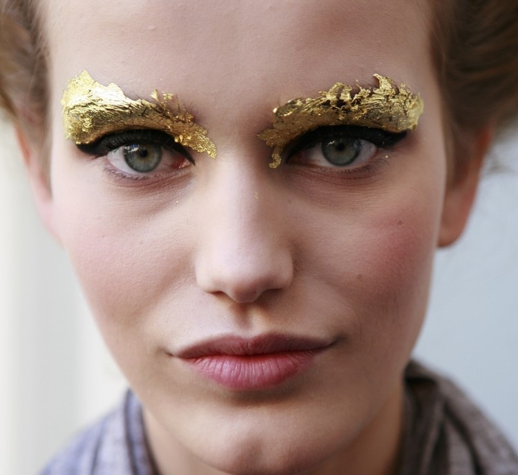 Maquiagem-carnaval-sobrancelha-dourada-ideias de maquiagem