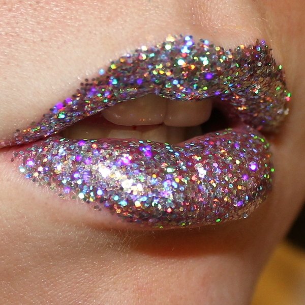 Maquiagem para carnaval com glitter prata