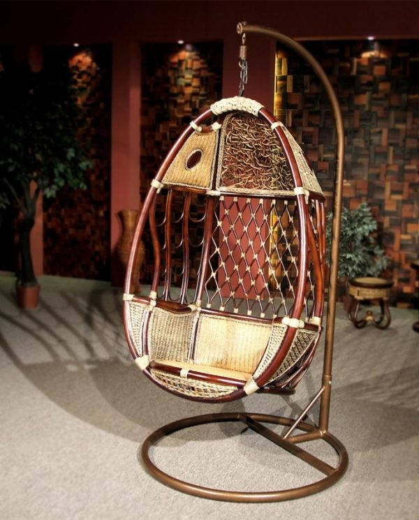Cadeira suspensa com moldura de design interessante material de madeira jardim