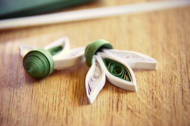 snowdrop-tinkering-with-paper-strips-quilling-instruções