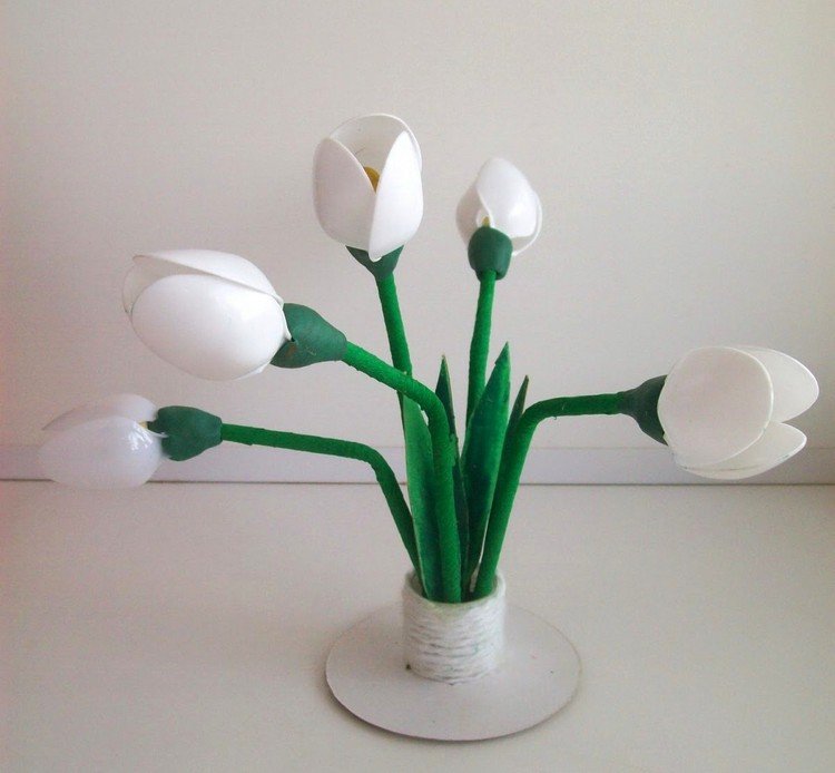 snowdrops-tinker-plastic-spoons-plasticine-paper-bouquet