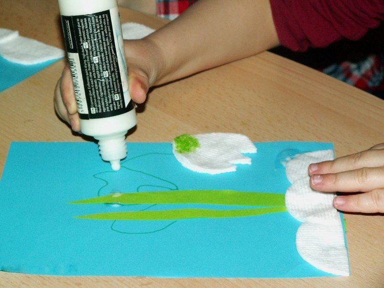 snowdrops-tinker-cotton-pads-glue-tinker-idea-children