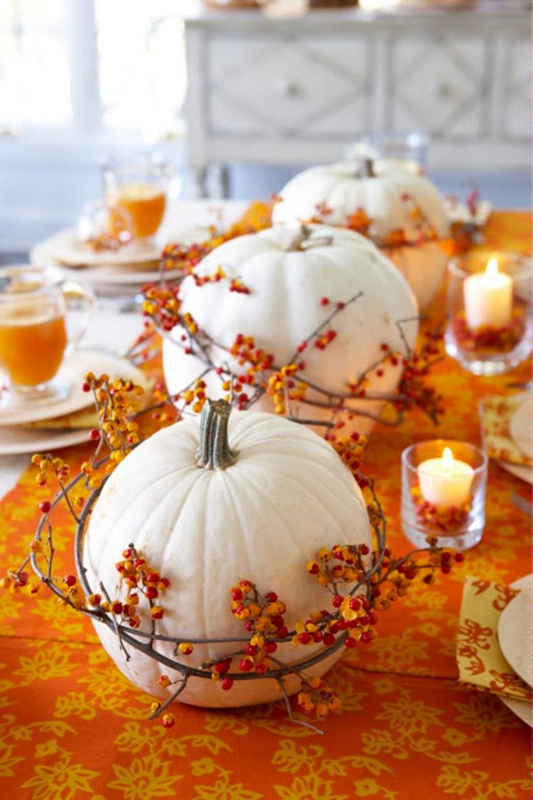 outono-decoração-abóbora-mesa-decoração-lanternas-laranja-grinalda-toalha de mesa-festiva