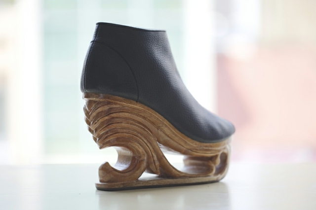 Fabricante de sapatos femininos com sola de madeira de couro outono