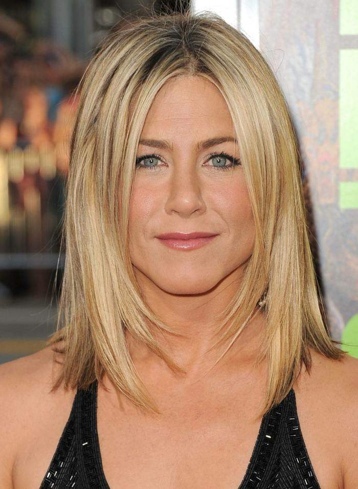 jennifer-aniston-blond-haircut-ombro-length