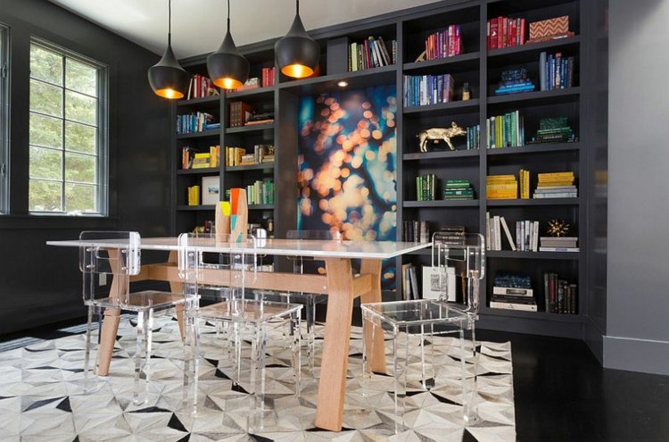 prateleira design preto na sala de jantar luz carpete cadeiras de vidro mesa