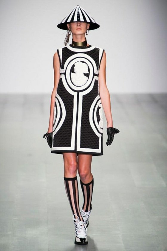 vestido curto-tecido acolchoado-chapéu cônico
