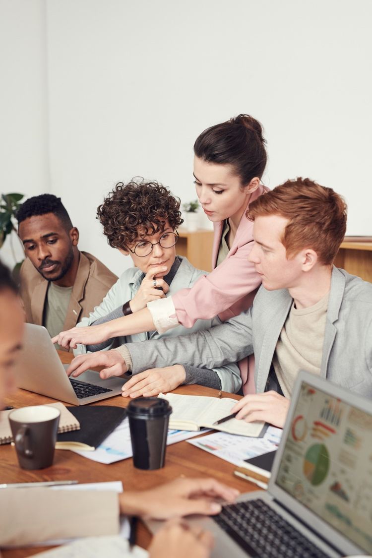 Se você suar no trabalho, use lenços refrescantes