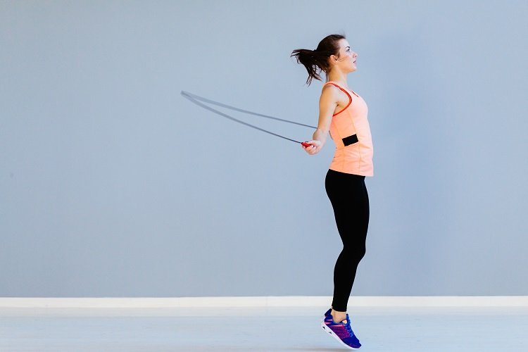 Pular corda exercícios cardio training plano de treino de corpo inteiro para perda de peso