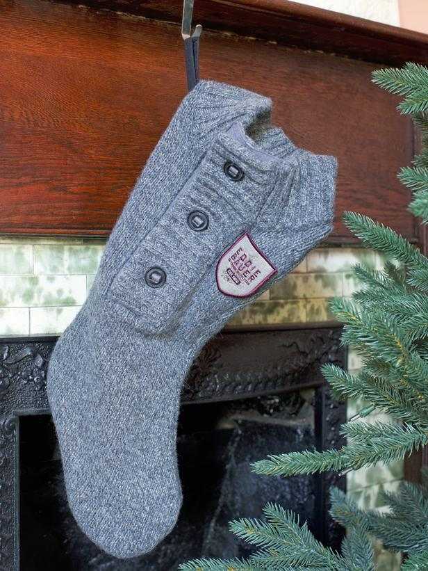 remodele o suéter antigo com meia da lareira