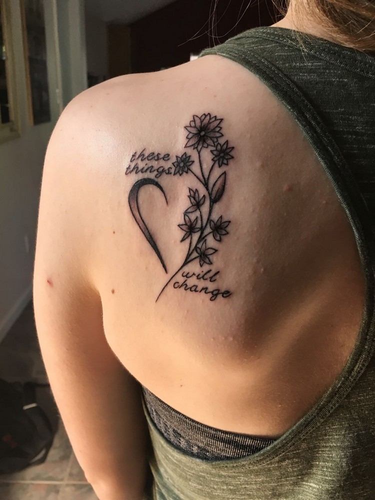 Ideias de tatuagem de ombro para mulheres tendência de tatuagem de amor próprio