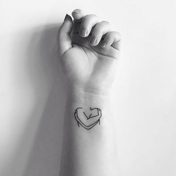 Tatuagens de pulso pequenas ideias de tatuagem de amor próprio