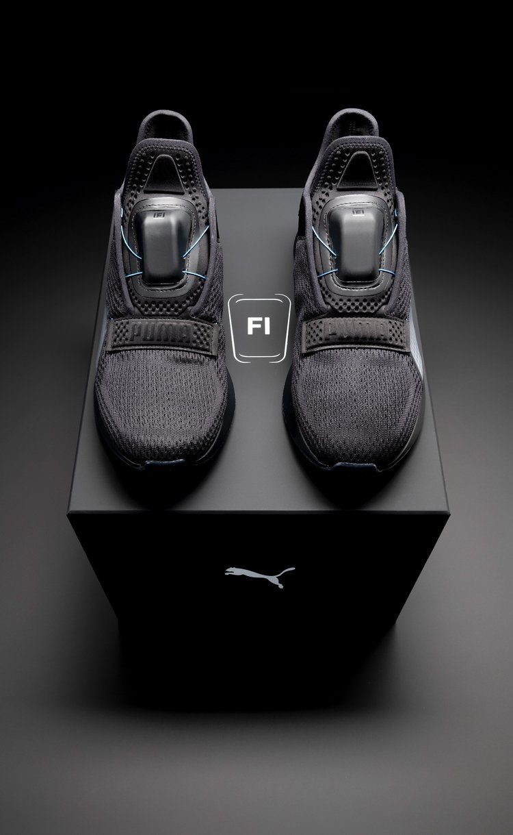 novo par de sapatos modelo Puma fit Intelligence com embalagem e caixas vistas de cima