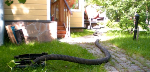 Pumpning af spildevand fra en septiktank