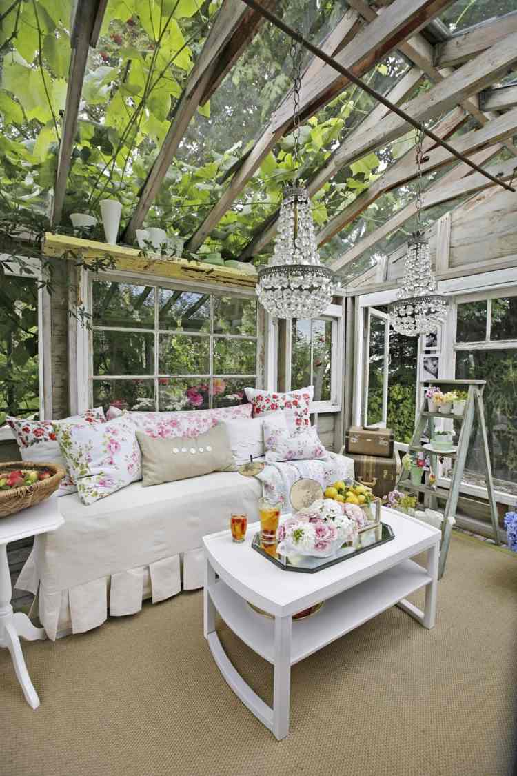gasto-chique-jardim-terraço-pérgula-telhado-jardim-casa-móveis brancos