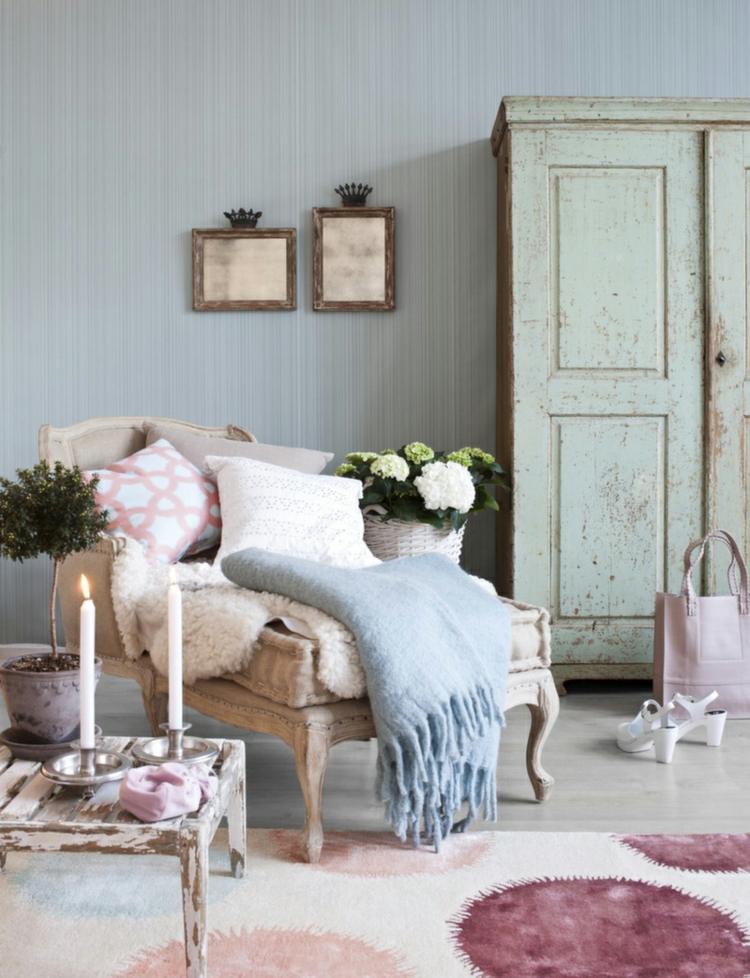 Shabby-chic-faça-você-mesmo-quarto-guarda-roupa-poltrona-carpete-vela-verde