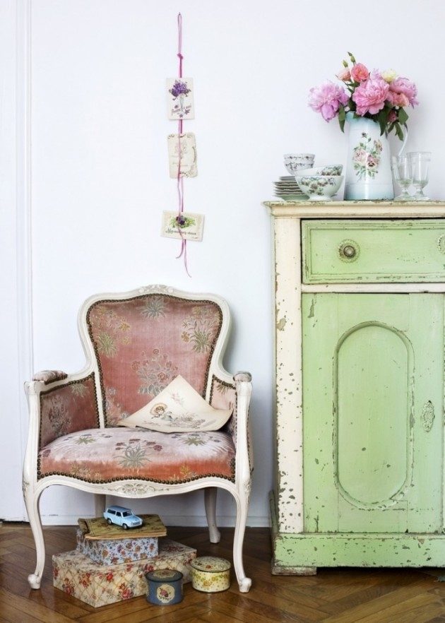 shabby-chic-poltrona-estofada-lascada-cor-cômoda-verde