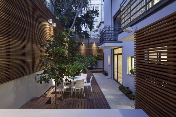 Tela de privacidade de madeira-jardim-moderno-ao ar livre-área de jantar-cidade-apartamento-arquitetura