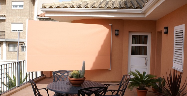 Proteção de privacidade-terraços-laranja-pêssego-cor-jardim-móveis-palmeiras-sicura-ke-itália