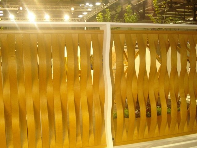 madeira moderna e elegante do fabricante italiano Curvati