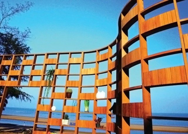 Telas de privacidade de madeira oferecem ideias de design de móveis modernos