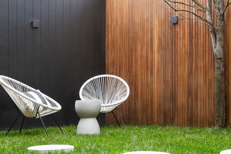 Cerca de privacidade para o jardim que material