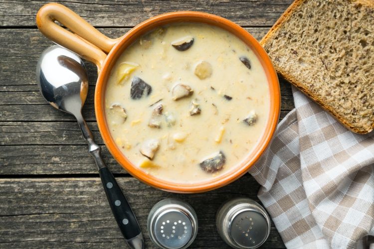 Sopa cremosa com cogumelos é rica em calorias