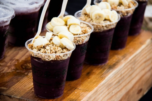 Dieta de emagrecimento preparando deliciosos smoothies